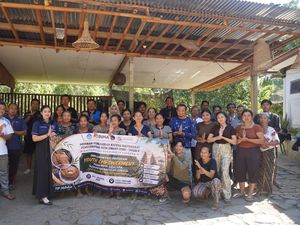 Kerajinan Anyaman Bambu Sidatapa Menuju Produk Kreatif Unggulan