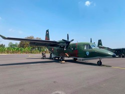 Seskab: 5 Pesawat TNI AU Dikerahkan ke Kalimantan Padamkan Karhutla