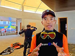 Melihat Jejak Pengabdian Yatno, Penyelam Senior di Balik Upacara Bawah Laut