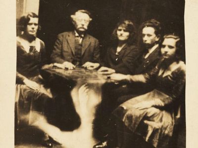 10 Foto Aneh dan Mengerikan, Menyimpan Fakta Sejarah Tak Terduga