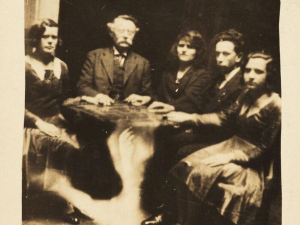 10 Foto Aneh dan Mengerikan, Menyimpan Fakta Sejarah Tak Terduga