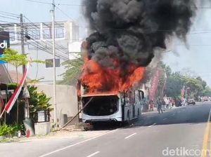 Kebakaran Bus Eka di Madiun