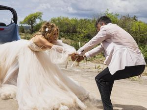 Sinopsis Shotgun Wedding: Ketika Pernikahan Berubah Jadi Misi Penyelamatan