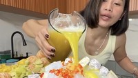 Farida Nurhan Racik Asinan Buah Unik, Campurkan Nanas dan Kedondong