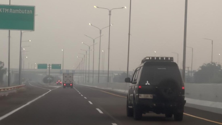 Kabut Asap Selimuti Ruas Tol Sumsel, Jarak Pandang Pengendara Terganggu