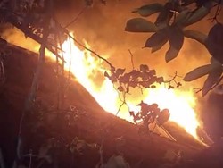 Kebakaran Besar Landa Kampung Desa Adat Sade Lombok Tengah