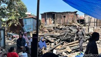 Kebakaran 10 Kios-Rumah di Jalan Politeknik Makassar Diduga Akibat Korsleting