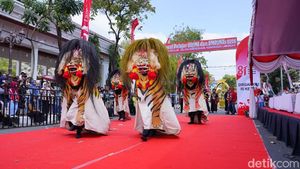 Kemeriahan Karnaval di Lamongan Semarakan HUT RI