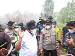 Menteri LH dan Prof Bambang Hero Cek Karhutla Kampar, Kapolda Riau Dampingi