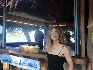 Gaya Michelle Monaghan Liburan di Indonesia, Takjub Melihat Komodo