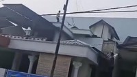 Viral Maling di Medan Beraksi Siang Bolong Kabur Lewat Atap Rumah
