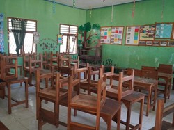 Pertamina Beri Bantuan Meja & Kursi Dukung Kegiatan SDN Batu Cermin NTT