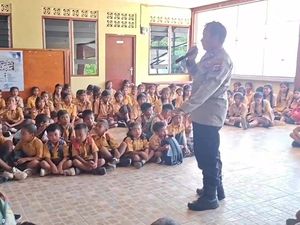 Video: Saat Polisi Ajak Para Siswa Belajar Mitigasi Bencana di Sumba Timur