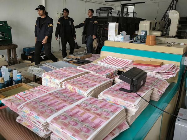 Polisi Gerebek Percetakan Uang Palsu Rp36 Miliar di BSD