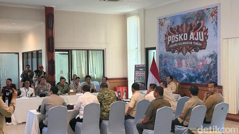 4.499 Hektare Lahan Terbakar, Prabowo Tinjau Titik Karhutla di Kalteng