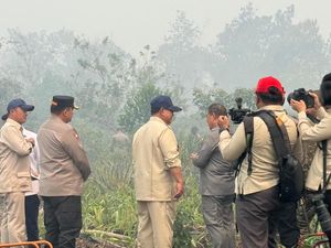 Video: Heroik! Prabowo Tinjau Langsung Karhutla di Kalimantan Barat