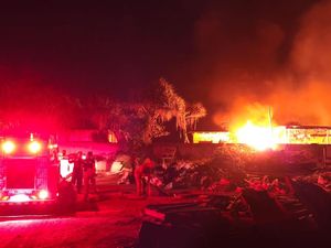 10 Bar Kayu-Bambu di Pantai Perancak Badung Ludes Terbakar