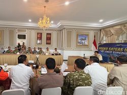 Tiba di Kalbar, Prabowo Langsung Pimpin Rapat Terbatas Penanganan Karhutla