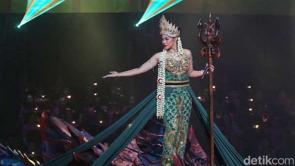 Yura Yunita Sang Nyi Roro Kidul Terbang Setinggi 10 Meter hingga Naik Naga