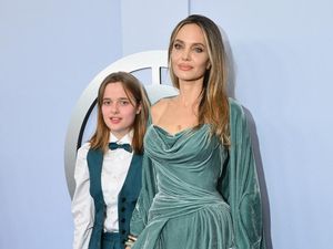 Ini Deretan Anak Jolie yang Buang Nama Brad Pitt, Terbaru Si Bungsu Vivienne!