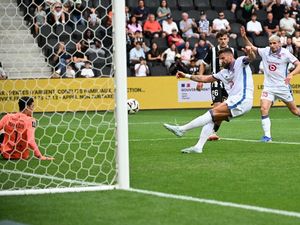 Hasil Ligue 1: Verdonk Main, Lille Sikat Angers 2-0