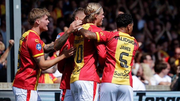 DEVENTER, NETHERLANDS - AUGUST 23: Sren Tengstedt of Go Ahead Eagles celebrates 1-0 with Erik Flataker of Go Ahead Eagles, Victor Edvardsen of Go Ahead Eagles, Dean James of Go Ahead Eagles  during the Dutch Eredivisie  match between Go Ahead Eagles 