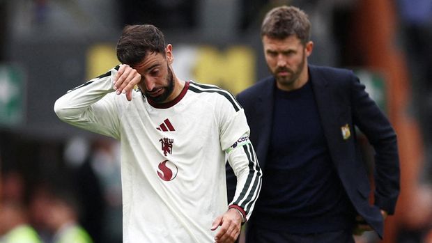 Hull City vs Manchester United Soccer Football - Premier League - Hull City v Manchester United - MKM Stadium, Hull, Britain - August 22, 2026 Manchester United's Bruno Fernandes looks dejected after the match Action Images via Reuters/Lee Smith EDITORIAL USE ONLY. NO USE WITH UNAUTHORIZED AUDIO, VIDEO, DATA, FIXTURE LISTS, CLUB/LEAGUE LOGOS OR 'LIVE' SERVICES. ONLINE IN-MATCH USE LIMITED TO 120 IMAGES, NO VIDEO EMULATION. NO USE IN BETTING, GAMES OR SINGLE CLUB/LEAGUE/PLAYER PUBLICATIONS. PLEASE CONTACT YOUR ACCOUNT REPRESENTATIVE FOR FURTHER DETAILS.. TPX IMAGES OF THE DAY