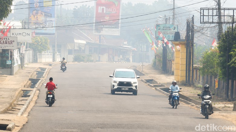 Kabut Asap Dampak Karhutla Selimuti Kota Jambi, Jarak Pandang Mulai Terganggu