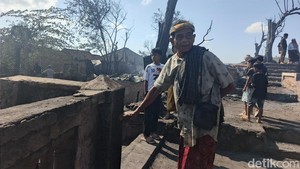 Desa Wisata Sade di Lombok Kini Rata dengan Tanah
