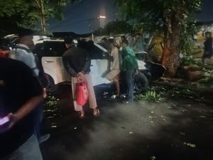 Pajero Tabrak Pohon Depan Stasiun Poncol Semarang, Sopir Tewas