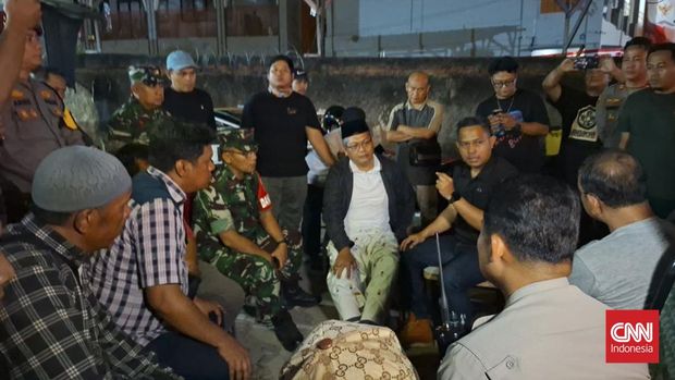 Kisruh Alih Kelola Sekolah di Pamulang, Yayasan Sebut Diserbu, UIN Bantah dan Polisi Turun Tangan Perselisihan terkait alih kelola lembaga pendidikan di Pamulang, Tangerang Selatan, Banten, memanas. Ketegangan melibatkan pihak Yayasan Syarif Hidayatullah Jakarta (YSH) dan UIN Syarif Hidayatullah Jakarta hingga polisi turun tangan untuk meredam situasi.