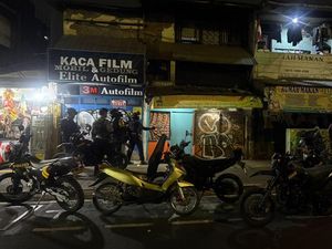 Brimob Polda Metro Amankan 5 Pemuda Bawa Tembakau Sintetis di Jaktim