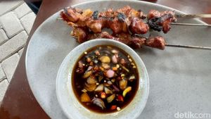 Mencicipi Sate Klatak Literasi Lamongan
