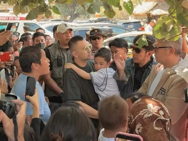 Lagi Ada di Lombok, Nagita dan Raffi Ahmad Kasih Bantuan ke Kampung Adat Sade