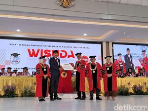 Wisuda Untag Surabaya Diwarnai Aksi Peduli Gempa NTT, Donasi Rp 97 Juta