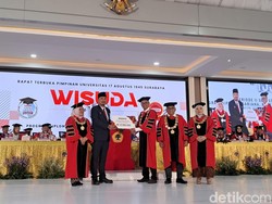 Wisuda Untag Surabaya Diwarnai Aksi Peduli Gempa NTT, Donasi Rp 97 Juta