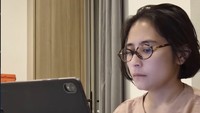Jatuh Bangun Prilly Latuconsina hingga Lulus S2