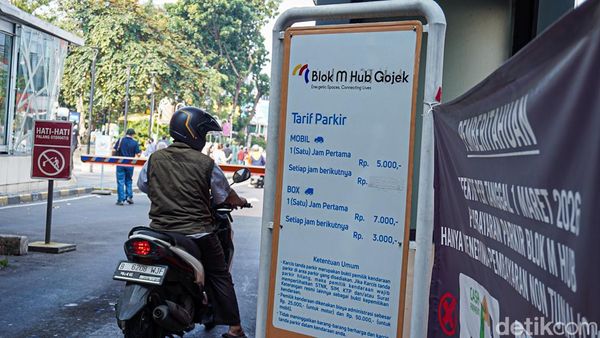 Tarif Parkir Blok M Belum Naik, Aktivitas Kendaraan Tetap Padat