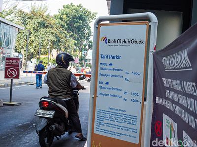 Tarif Parkir Blok M Belum Naik, Aktivitas Kendaraan Tetap Padat