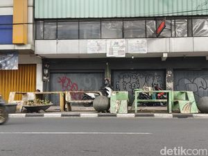 Tempat Ngaso di Sudirman Bandung Kumuh dan Terbengkalai