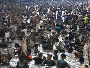 Grobyak Ikan Sumber Gundi, Tradisi Tahunan Warga Kediri Jaga Mata Air