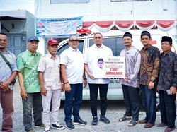 Andre Rosiade Serahkan Ambulans untuk Warga Nagari Kubang