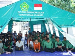 Kemenag Bantu Madrasah di NTT, Salurkan School Kit dan Ruang Belajar Sementara