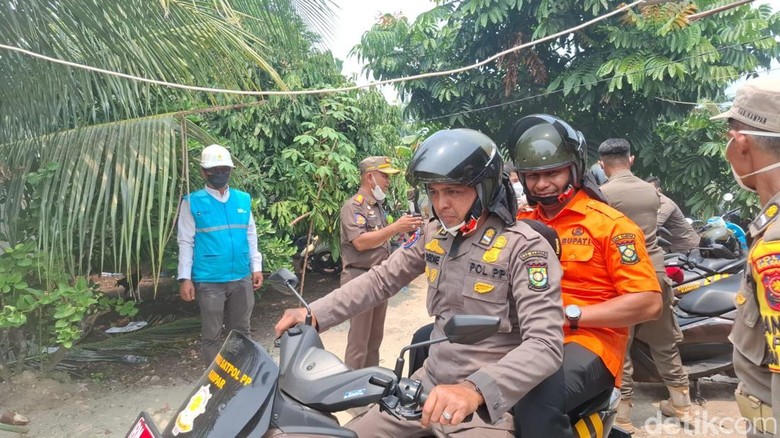 Bupati Kampar 'Ngacir' saat Ditanya Nasib Anak Sekolah Imbas Karhutla