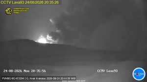 Anak Krakatau 4 Kali Erupsi Malam Ini, Kolom Abu Capai 300 Meter