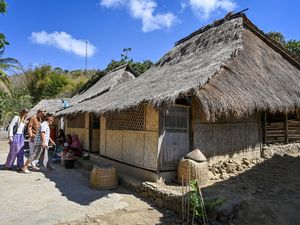 Jadi Magnet Wisatawan, Begini Pesona Desa Adat Sasak Ende Lombok