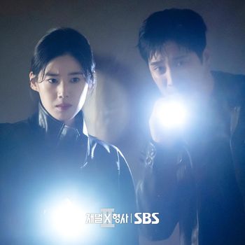 Jung Eun Chae dan Ahn Bo Hyun di Flex  X Cop 2