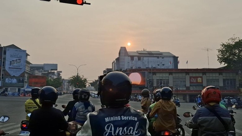 Palembang Masih Diselimuti Asap Karhutla, Jarak Pandang Aman