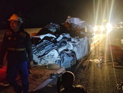 Mobil Penumpang Tabrak Truk di Tol Lampung, 1 Orang Tewas