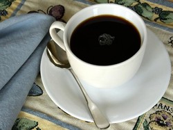 Cara Bersihkan Noda Kopi di Cangkir Pakai 2 Bahan Sederhana